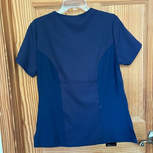 NWT Elle La Vie Est Belle Mock Wrap Navy Scrub Top with 4 pockets size S - Picture 3 of 6